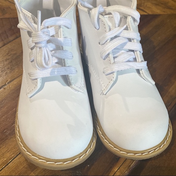 White Shoes - Picture 2 of 4